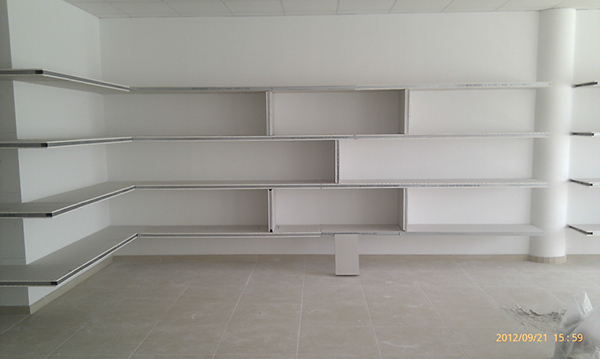Estructura de las estanterías de pladur en construcción