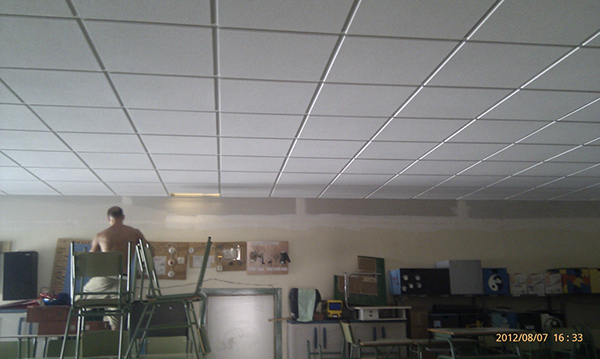 Instalación de paredes y techos de pladur en el local