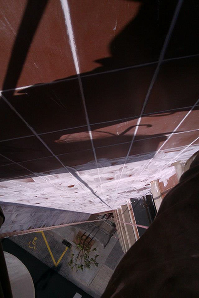 Acabado del estuco veneciano en el salón, resultado final