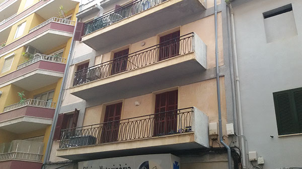Zona de la fachada con desperfectos antes de la intervención