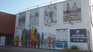 Instalación de lonas publicitarias para Decathlon