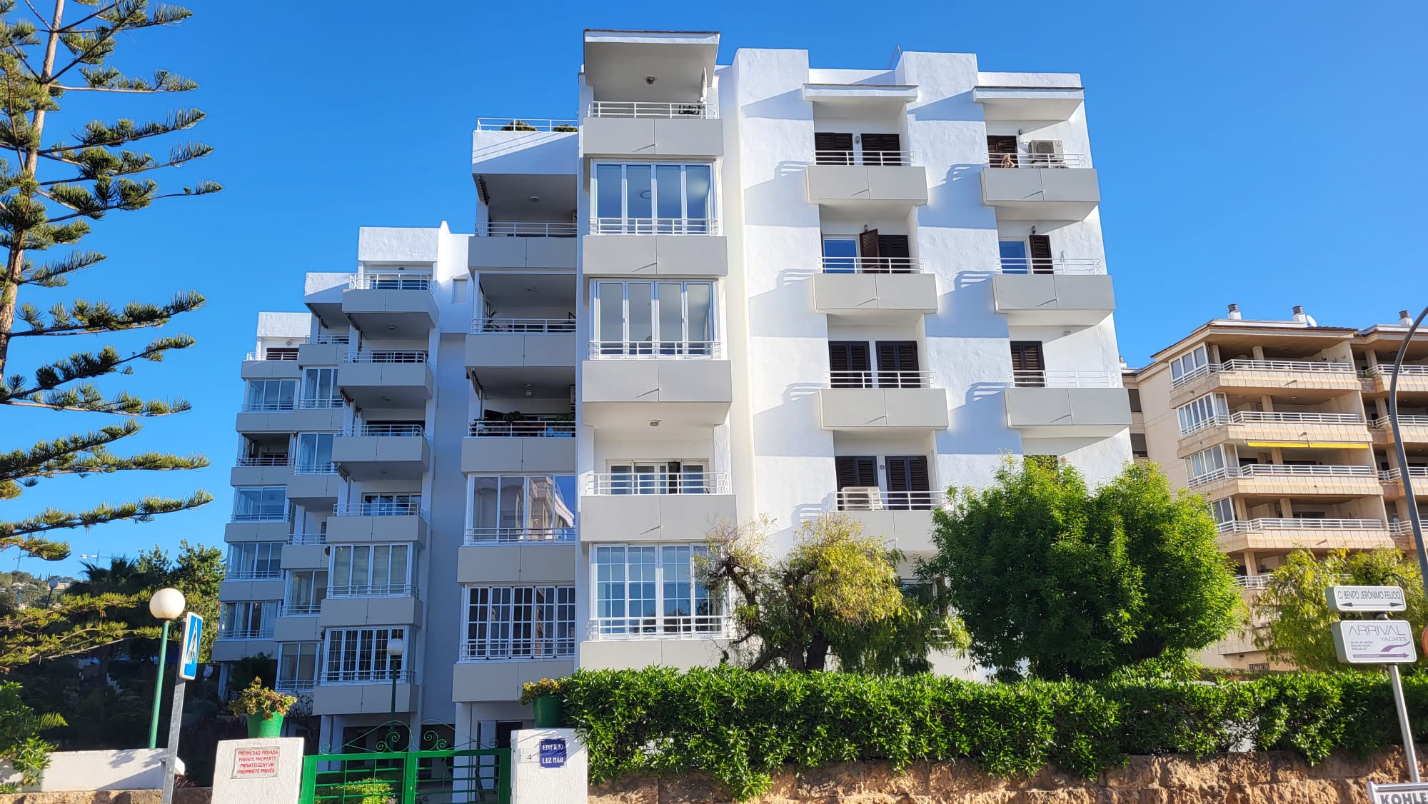Rehabilitación de la fachada de un edificio en Puerto Portals