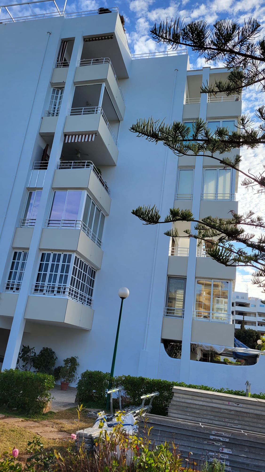 Rehabilitación de la fachada de un edificio en Puerto Portals