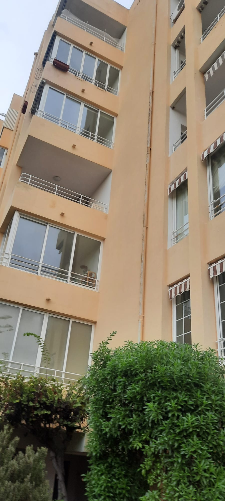 Lateral de la fachada antes de la rehabilitación