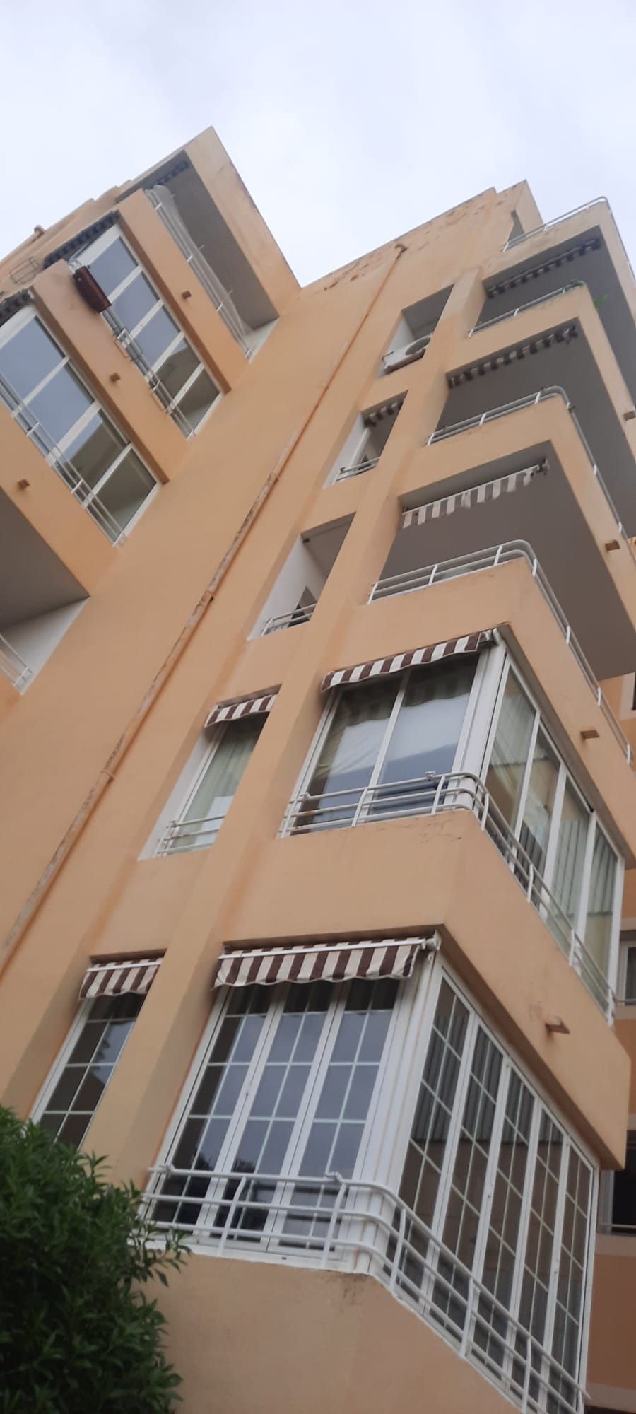 Detalle de la fachada antes de la rehabilitación
