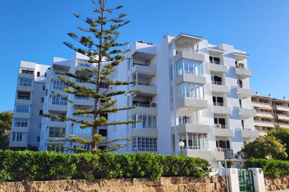 Rehabilitación de la fachada de un edificio en Puerto Portals