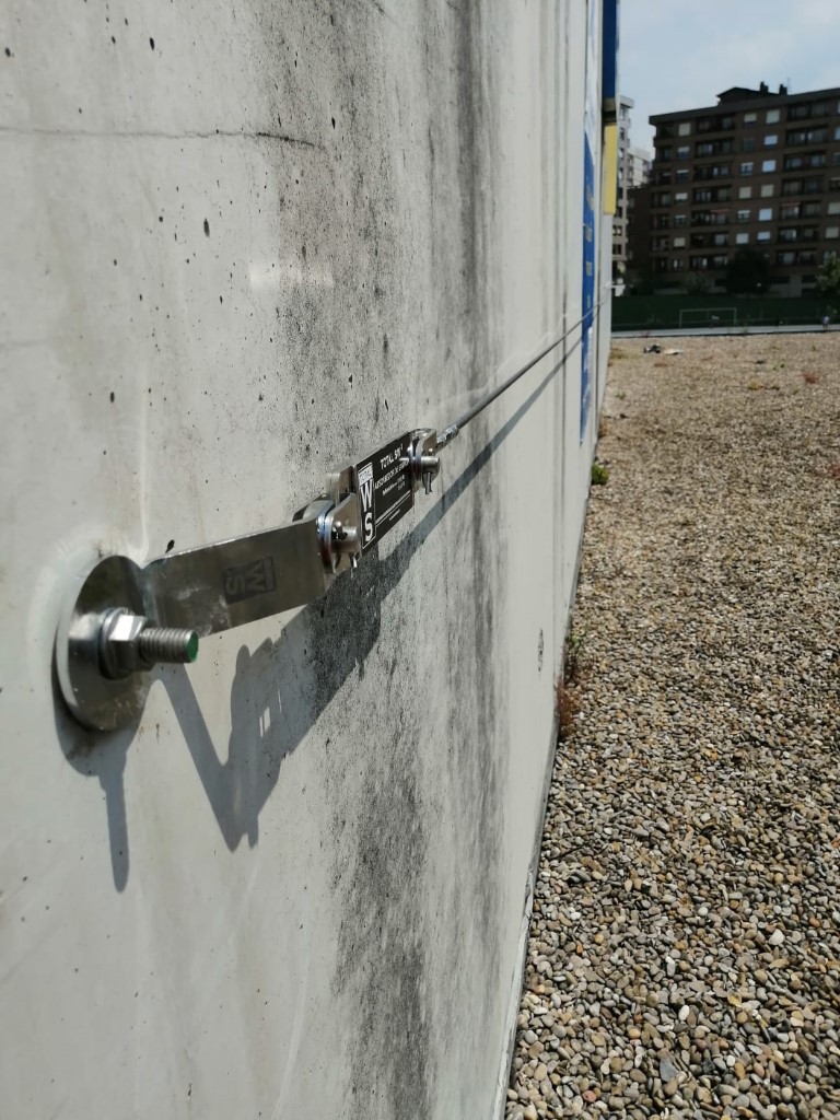Colocación de puntos de anclaje de una línea de vida