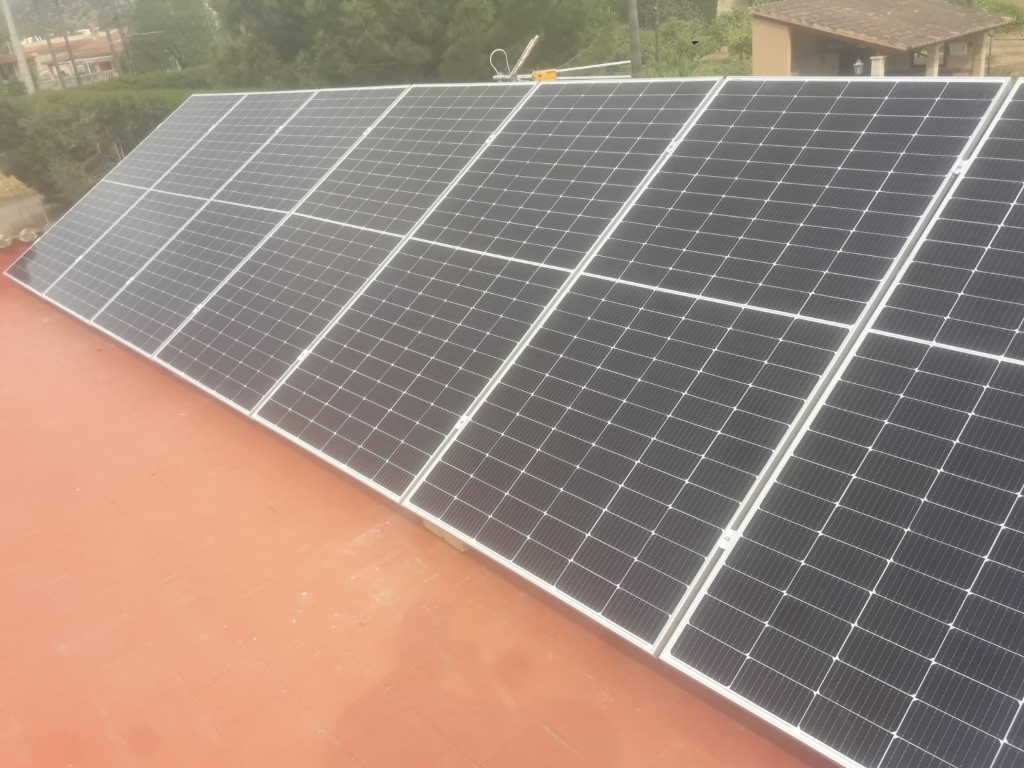 Instalación de placas fotovoltaicas en el exterior