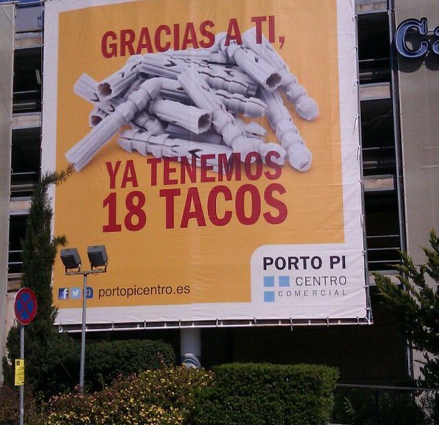 cartel publicitario edificio