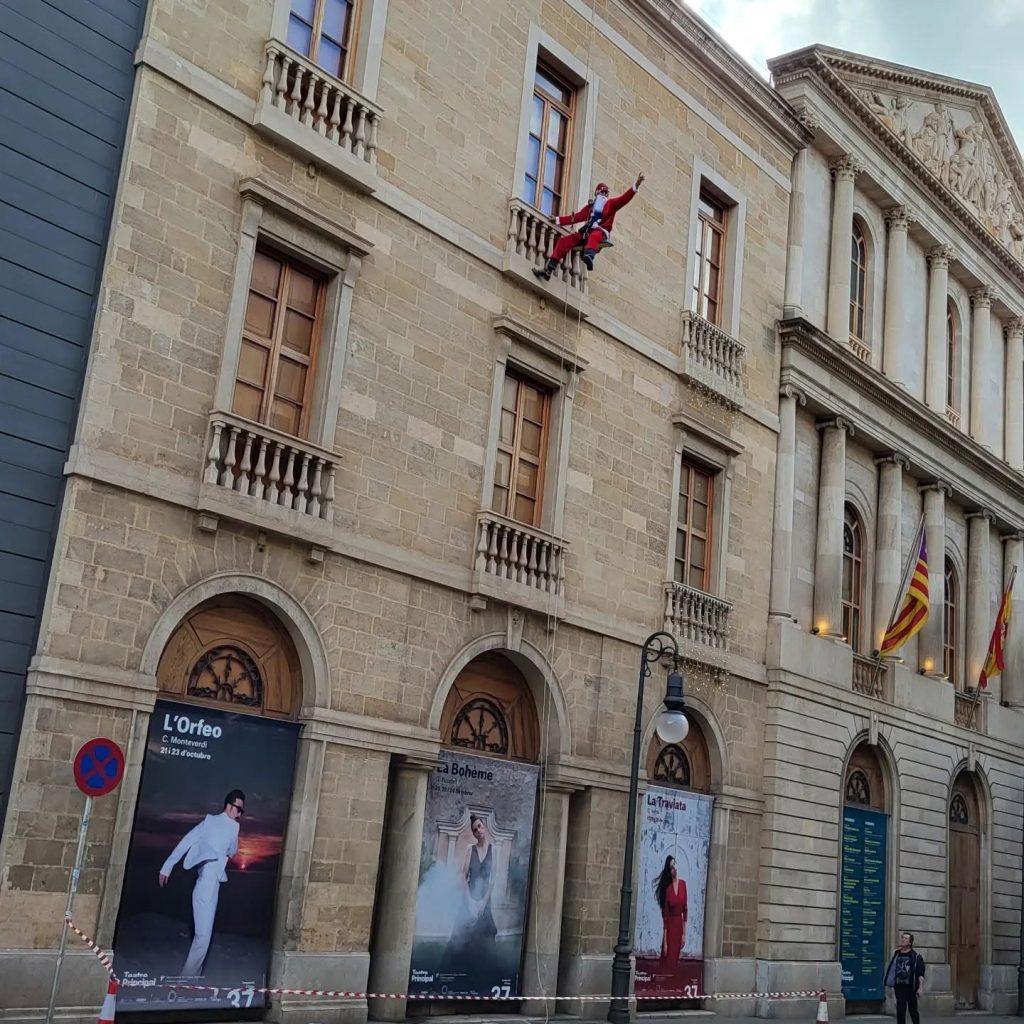 mac 10 trabajos verticales cartel trabajos en altura luces de navidad ayuntamiento de palma