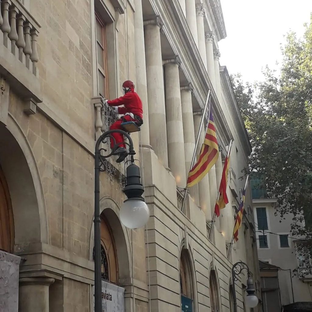 mac 10 trabajos verticales cartel trabajos en altura luces de navidad ayuntamiento de palma